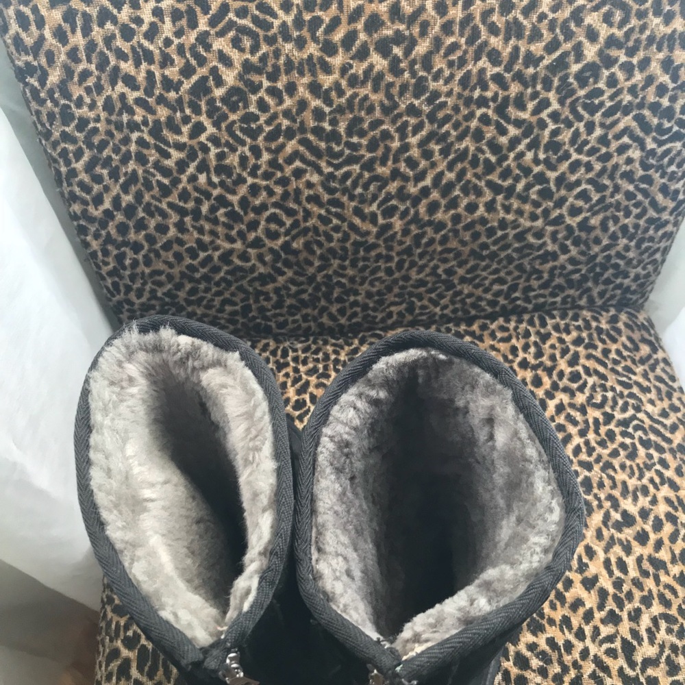 Uggs - Picture 5 of 5